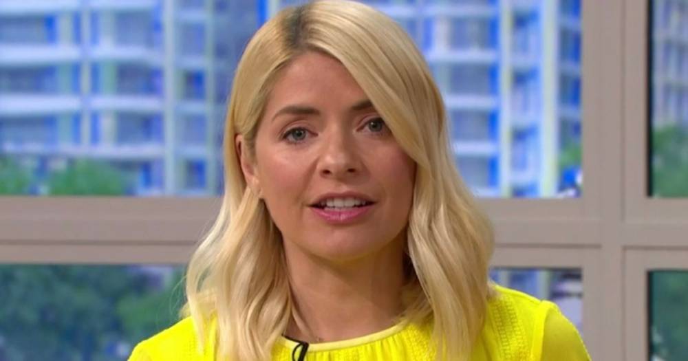 Holly Willoughby - Phillip Schofield - Holly Willoughby leaves This Morning fans distracted in sheer cocktail dress - dailystar.co.uk - Usa