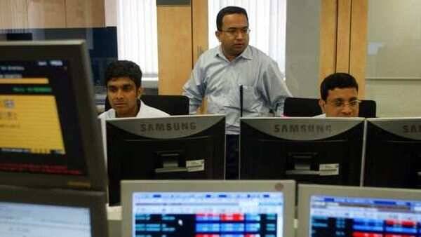 Indian markets defy mixed global trend to end sharply higher. What experts say - livemint.com - India