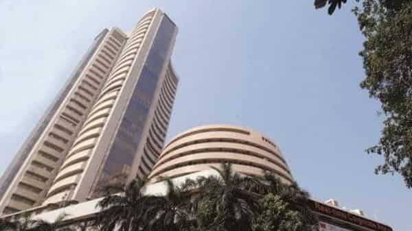 Markets surge 2%, volatility remains high as cases of covid-19 rise - livemint.com - India