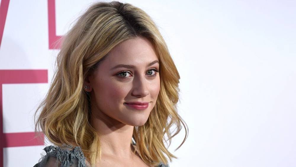 Can I (I) - Lili Reinhart - Lili Reinhart wows in plunging lime green top: 'Wish I was at the beach' - foxnews.com - France