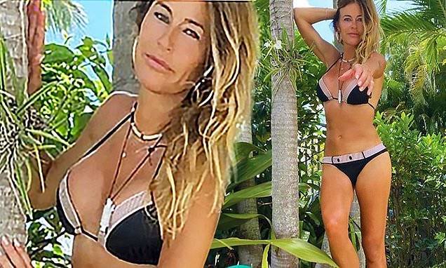 Kelly Bensimon - Real Housewives Of New York vet Kelly Bensimon, 52, poses in a bikini - dailymail.co.uk - New York - state Florida - county Palm Beach