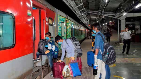 Railway Board allows IRCTC for opening of catering, vending units at stations - livemint.com - city New Delhi - India