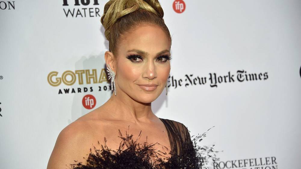 Jennifer Lopez - Jennifer Lopez's workout selfie with 'masked' man in background sent fans into frenzy — explanation revealed - foxnews.com