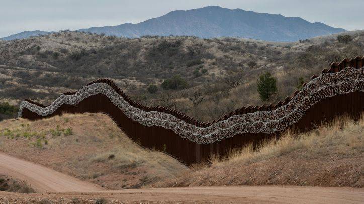 Donald Trump - Largest yet: $1.3 billion contract awarded for border wall - fox29.com - Usa - state Arizona - Mexico - state North Dakota