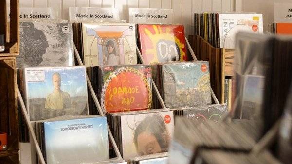 Record store reports rise in online sales due to lockdown listening - breakingnews.ie - Italy - Germany - France - Scotland