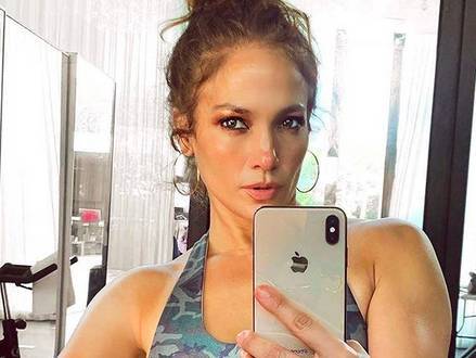 Jennifer Lopez - Case of mystery man in Jennifer Lopez's gym selfie finally solved - torontosun.com