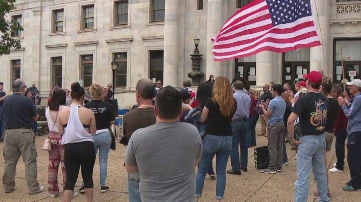 Tom Wolf - Dave Schratwieser - Protesters call for reopening of Delaware County businesses - fox29.com - state Pennsylvania - state Delaware