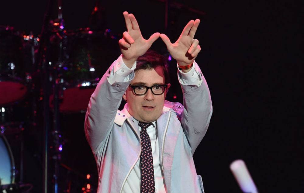 Watch Rivers Cuomo cover Green Day’s ‘Good Riddance (Time of Your Life)’ with his wife - nme.com - county Island
