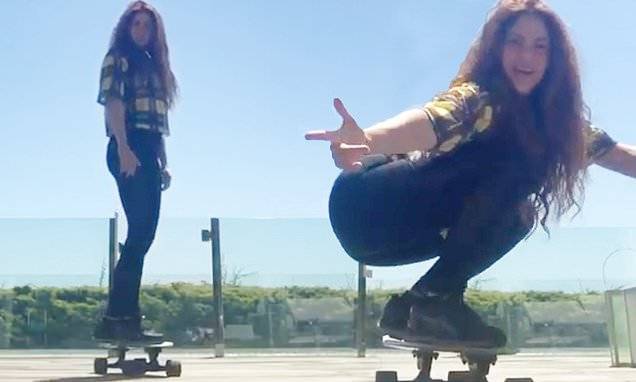 Shakira effortlessly glides on a skateboard amid the coronavirus pandemic - dailymail.co.uk - Colombia