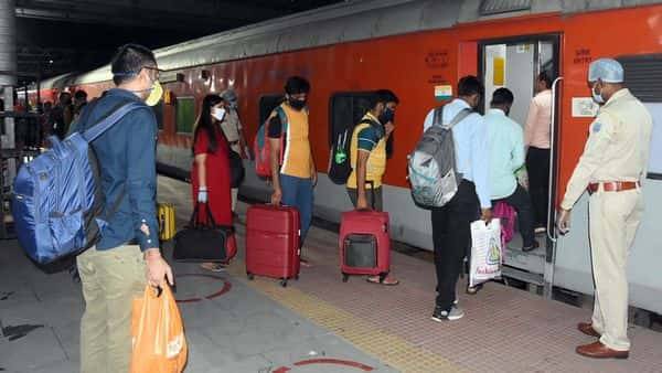 Railways books 5.7 lakh tickets in 24 hours for 12 lakh passengers - livemint.com - city New Delhi - India