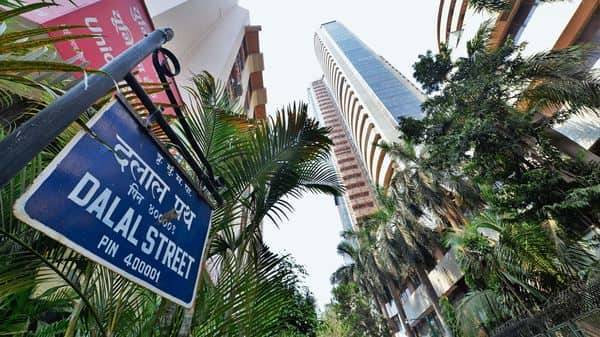 Shaktikanta Das - Markets fall as RBI’s words of caution spook investors - livemint.com - India - city Mumbai