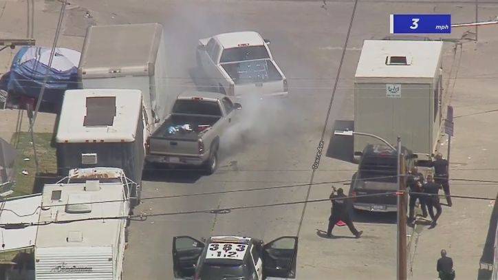 Authorities in pursuit of reportedly stolen pickup truck in South Los Angeles - fox29.com - Los Angeles - state California - city Los Angeles - city Manchester