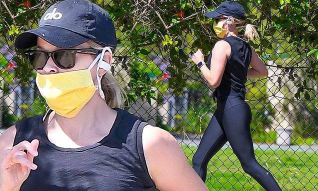 Reese Witherspoon - Ryan Phillippe - Reese Witherspoon wears a mask to jog around her exclusive LA neighborhood - dailymail.co.uk - Los Angeles - city Los Angeles