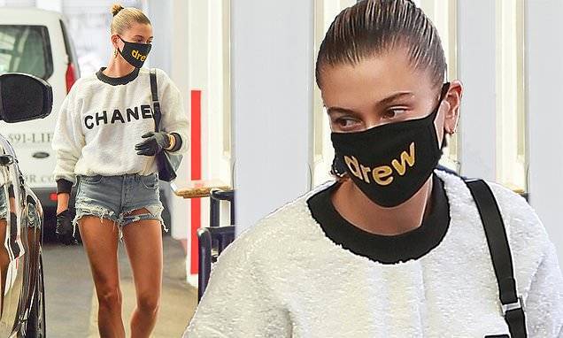 Hailey Bieber - Hailey Bieber rocks Chanel and Daisy Dukes to run errands in Beverly Hills after enjoying a hike - dailymail.co.uk - Los Angeles - Canada - city Beverly Hills