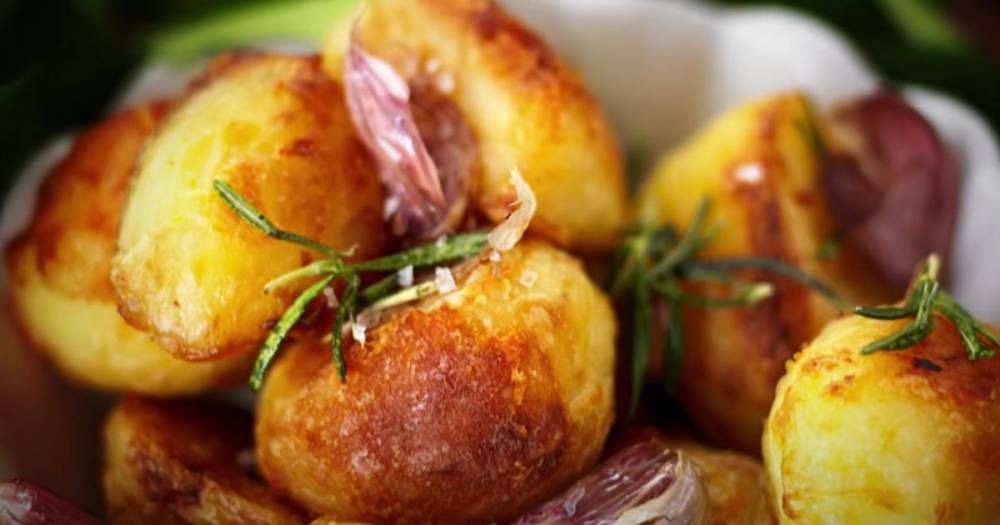 Jamie Oliver - You've been cooking roast potatoes wrong – Jamie Oliver outlines common mistakes - dailystar.co.uk