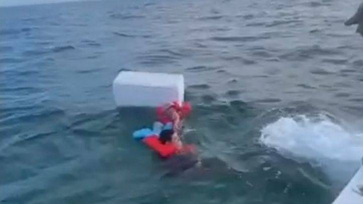 VIDEO: Men found clinging to cooler miles from Florida shore after boat sinks - fox29.com - state Florida - Mexico - county Gulf