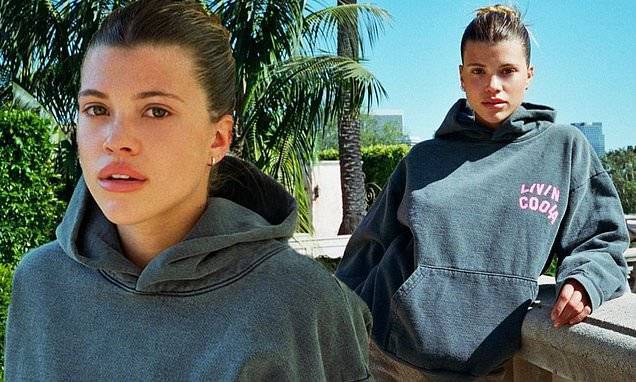 Sofia Richie - Scott Disick - Sofia Richie rocks tiny shorts and an oversized hoodie after break from Scott Disick - dailymail.co.uk