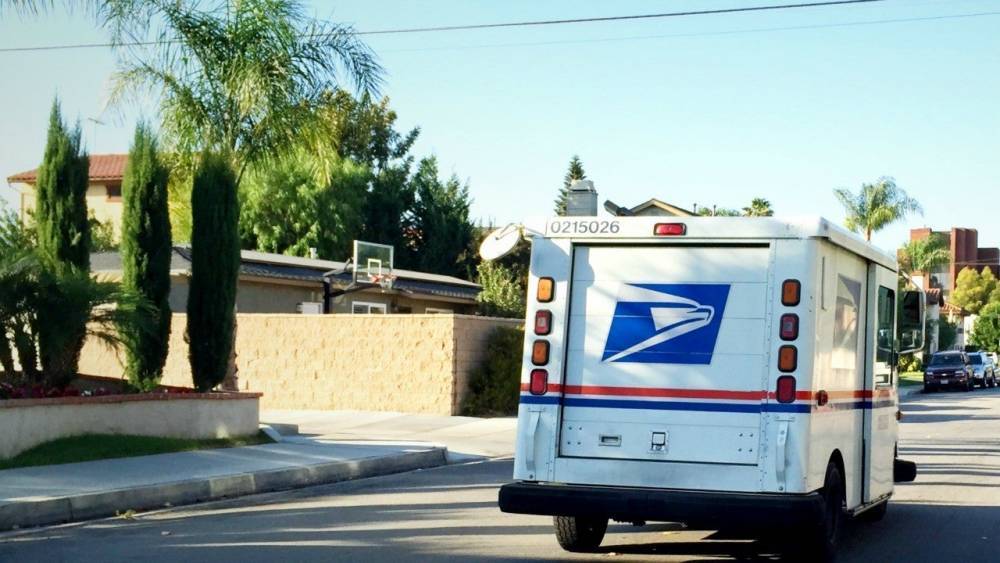 U.S.Postal - Good News - Postal Worker Leaves Handwritten Notes & Gift Cards for 2020 Graduates on His Mail Route - etonline.com - state New Hampshire