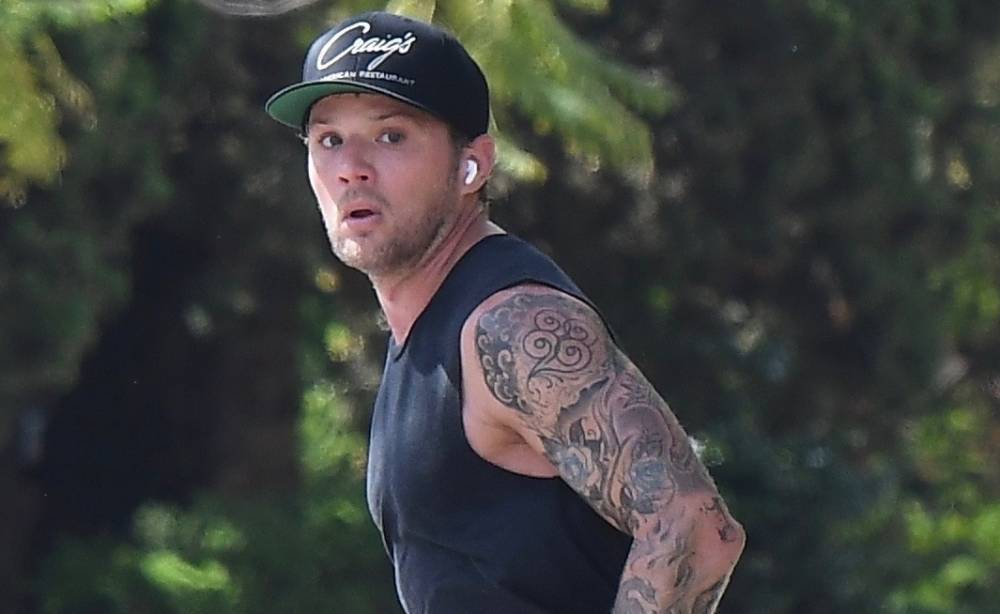 Ryan Phillippe - Ryan Phillippe Hits the Streets for Afternoon Jog - justjared.com - Los Angeles
