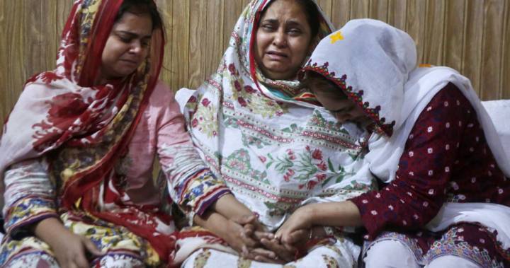 Pilot issued warning before fatal plane crash in Pakistan - globalnews.ca - Pakistan - province Health - city Karachi