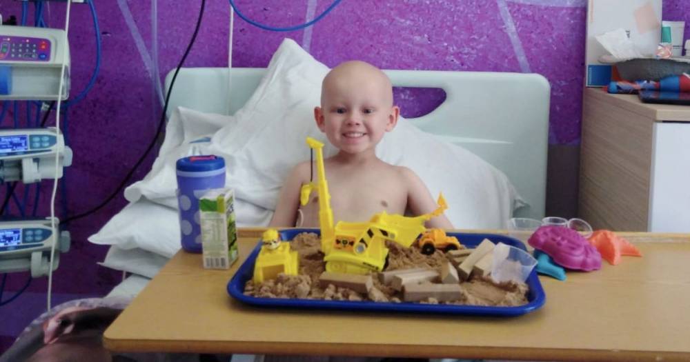 Dad spends 28 days isolation in cramped hospital room to be with son for life-saving chemotherapy - dailyrecord.co.uk