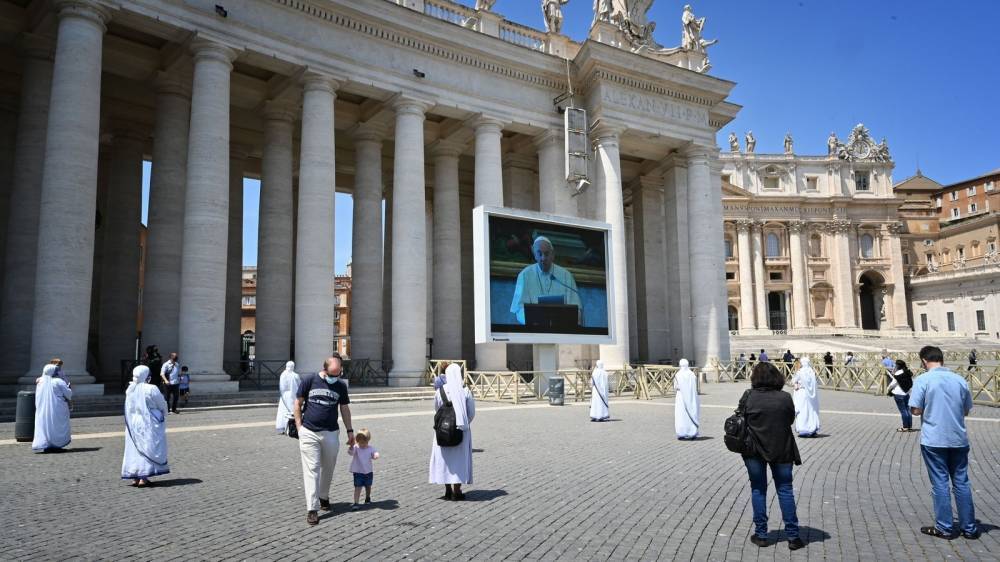 The public returned to St Peter's Square in the Vatican today to receive Pope Francis's blessing - rte.ie - Vatican - city Vatican