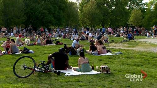 Coronavirus outbreak: Thousands gather in Toronto park - globalnews.ca