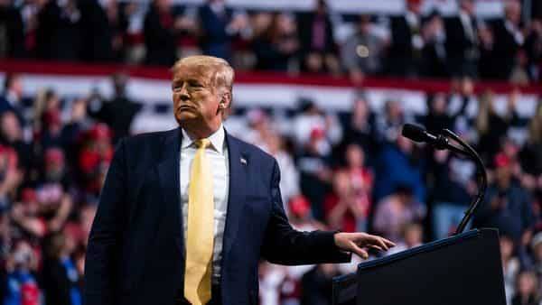 Donald Trump - Larry Kudlow - Donald Trump's pitch to voters: Trust me, economy will soar in 2021 - livemint.com - Washington