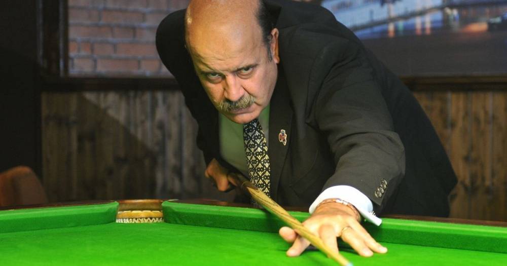 Willie Thorne - Gary Lineker - Snooker legend Willie Thorne can't move arms and legs or feed himself due to sepsis - dailystar.co.uk - Spain
