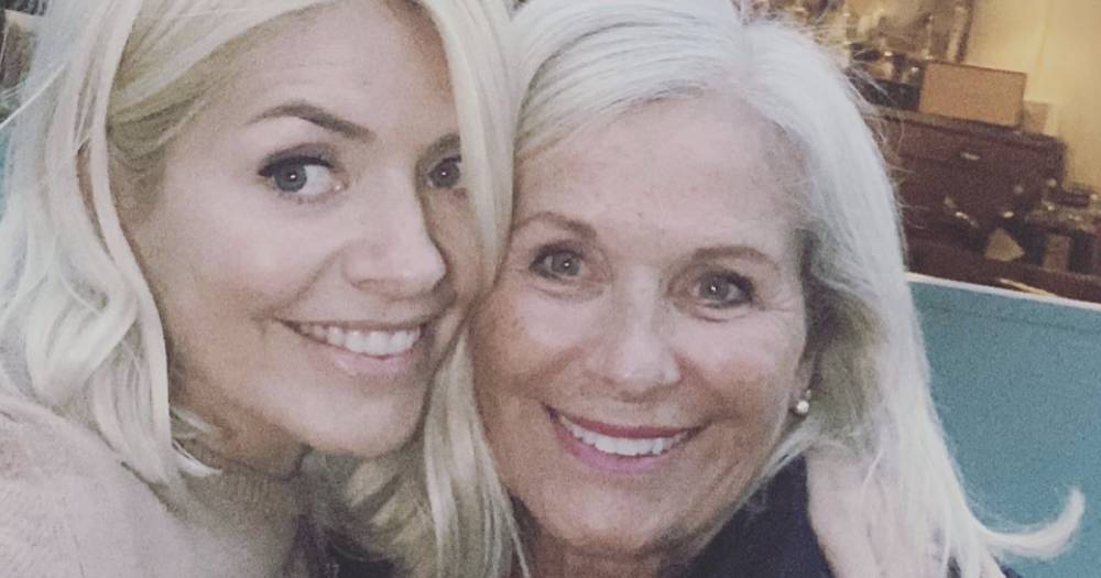 Holly Willoughby - Phillip Schofield - Holly Willoughby desperate to 'cuddle' her mum as they're forced to be apart in lockdown on her birthday - ok.co.uk