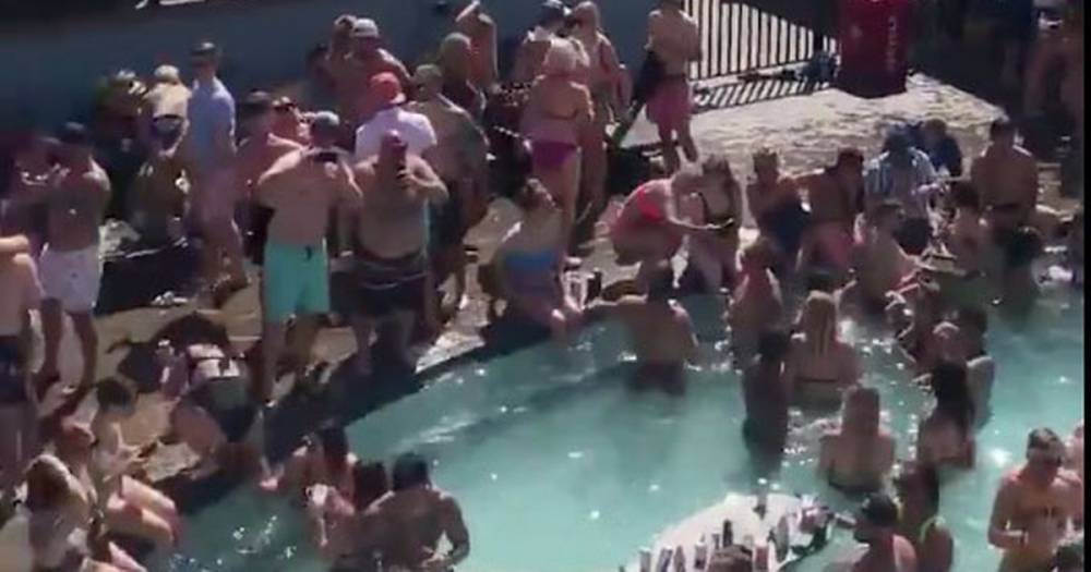Boozy revellers flout social distancing at wild pool party in tourist hotspot - dailystar.co.uk - Usa - state Missouri - county Camden - county Ozark