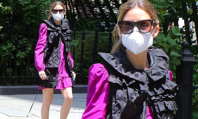 Olivia Palermo - Olivia Palermo continues her 'safety, but make it fashion' ethos as she steps out to walk her dog - dailymail.co.uk - county Butler