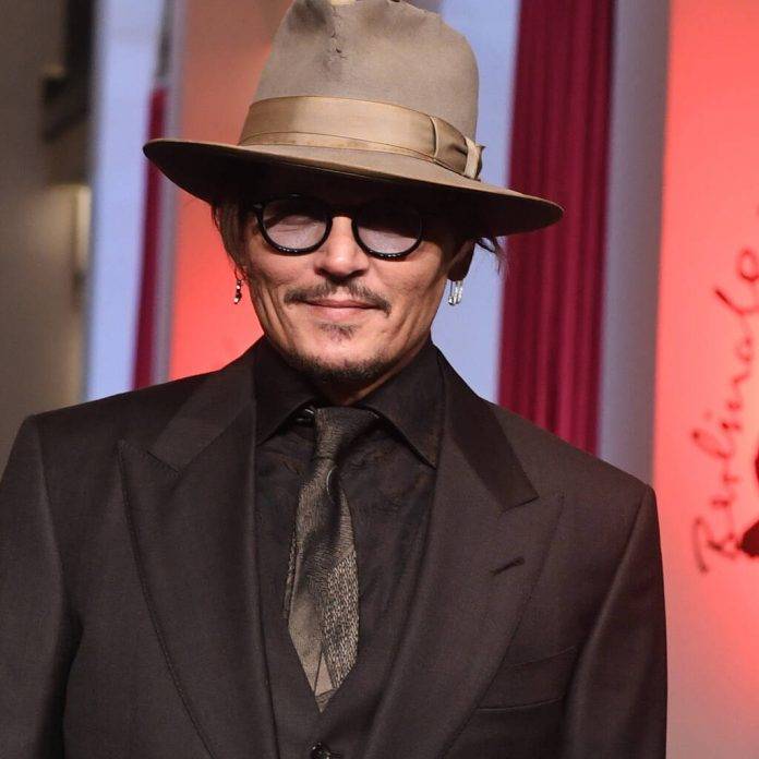 Johnny Depp - Johnny Depp finally finishes 14-year-old painting - peoplemagazine.co.za