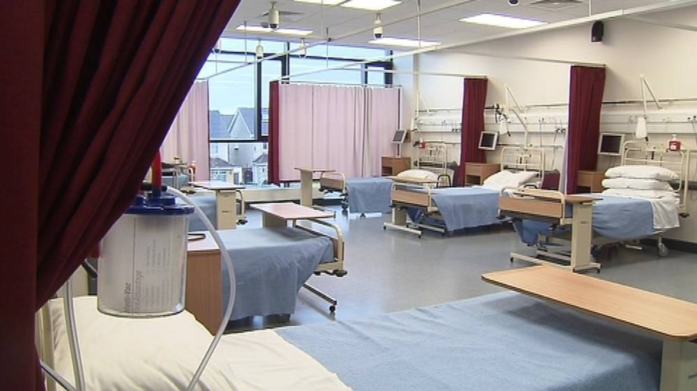 Empty hospital bed numbers fall alongside Covid-19 cas - rte.ie - Ireland
