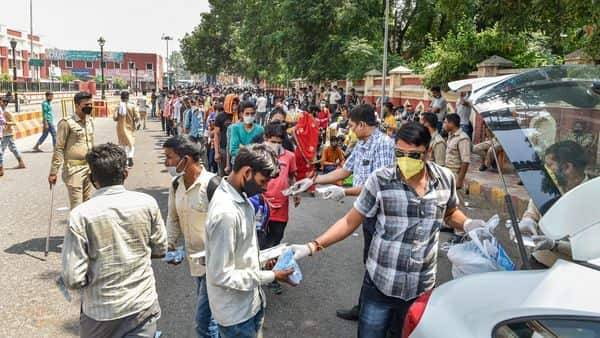 Yogi Adityanath - Covid-19 Crisis: Migrant workers' issue turns into a political debate - livemint.com - city Mumbai