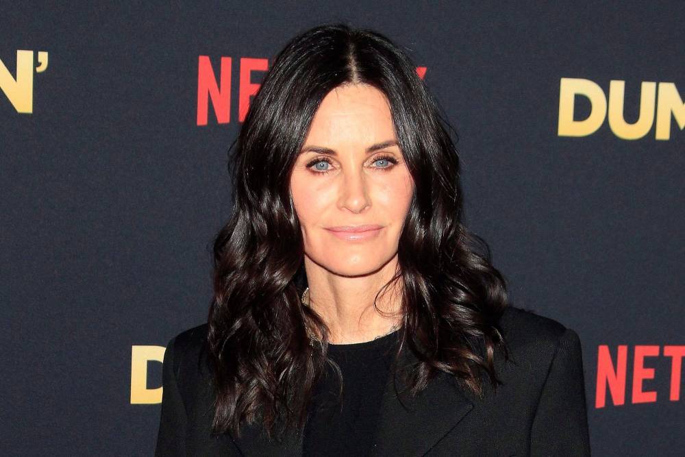 Coco Arquette - Courteney Cox - David Arquette - Johnny Macdaid - Coco Arquette Attempts To Do Mom Courteney Cox’s Makeup: ‘I Guess You Get What You Pay For’ - etcanada.com