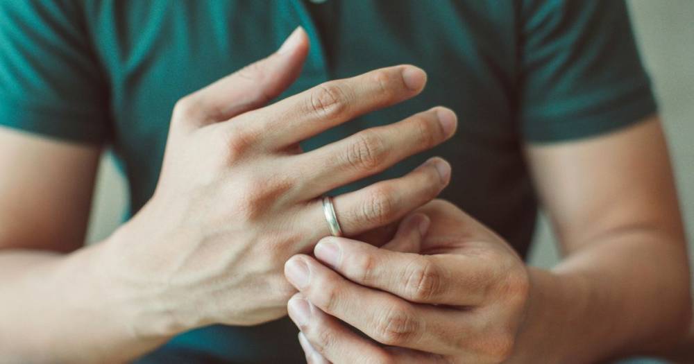 Men with long ring fingers at lower risk of dying from coronavirus, claims new research - dailystar.co.uk - Austria - Australia - New Zealand
