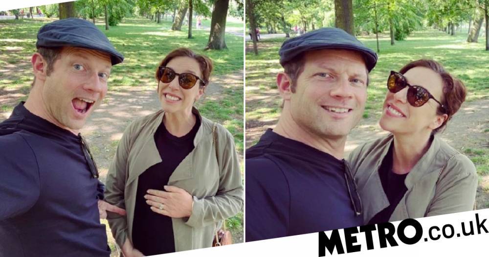Dee Koppang - Dermot O’Leary fawns over wife Dee’s baby bump on sunny stroll as due date approaches - metro.co.uk