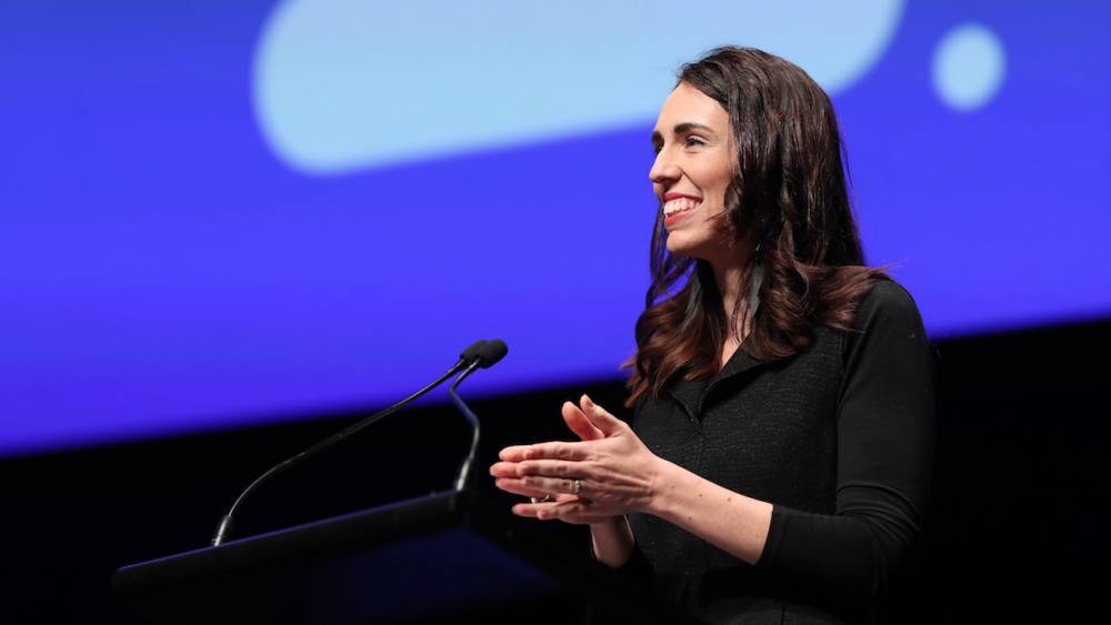 Jacinda Ardern - New Zealand Prime Minister Continues TV Interview During Earthquake - hollywoodreporter.com - New Zealand