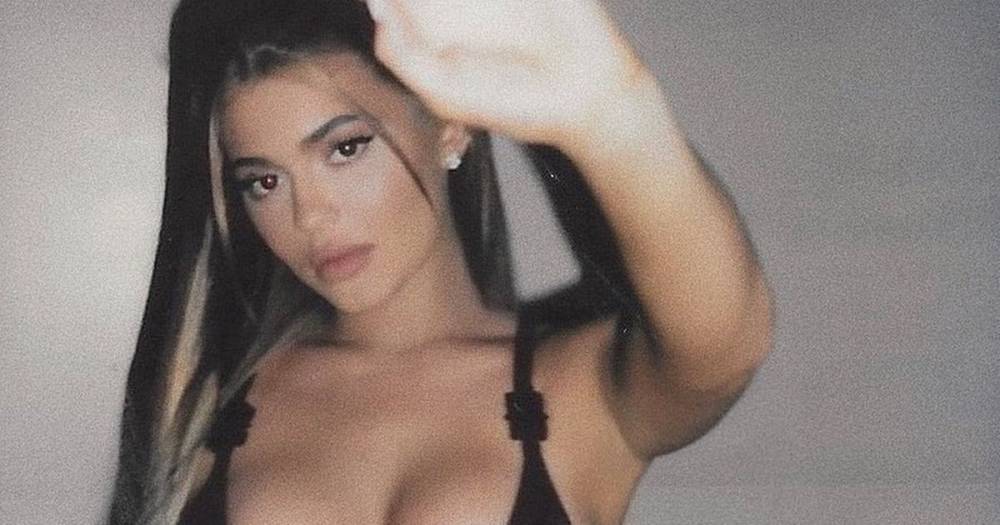Kylie Jenner - Kim Kardashian - Kylie Jenner treats fans to more sizzling snaps as she plays dress up in lockdown - mirror.co.uk - Japan