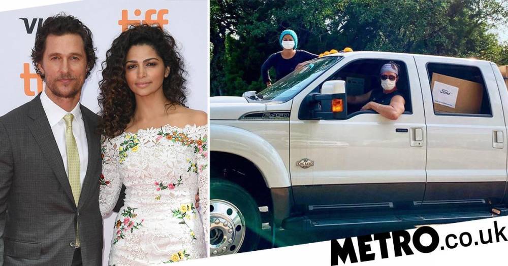 Matthew Macconaughey - Camila Alves - Matthew McConaughey personally delivers 110,000 face masks to hospitals like the saint he is - metro.co.uk - state Texas