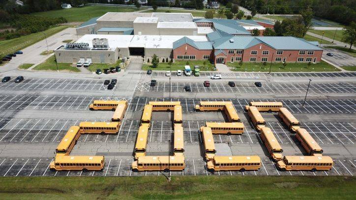 ‘This is for you’: School bus drivers form ‘2020’ in touching tribute to graduating seniors - fox29.com - state Ohio