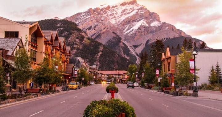 Alberta Coronavirus - Banff ‘ready to welcome visitors back’ as Alberta eases COVID-19 restrictions - globalnews.ca