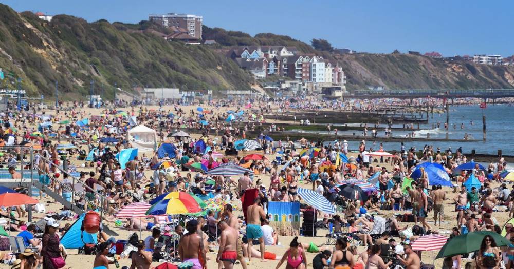 Calls for beaches to be closed during lockdown as lifeguards warn of 'impossible situation' - manchestereveningnews.co.uk - Britain