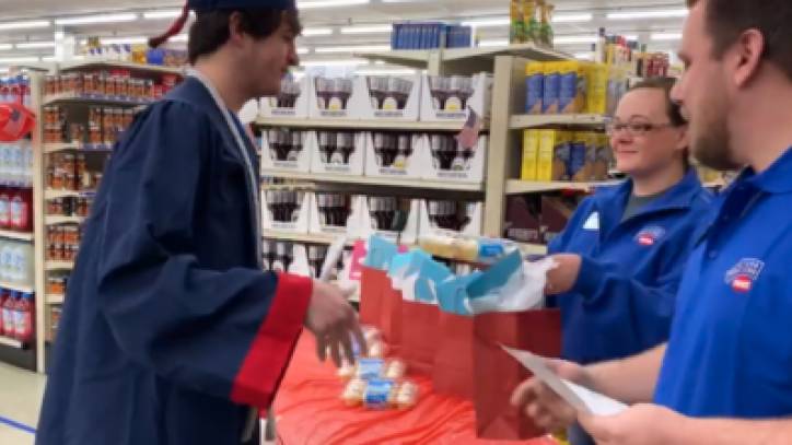 Graduation in aisle 4: Grocery store honors high school seniors with makeshift commencement ceremony - fox29.com - Los Angeles - state Kentucky