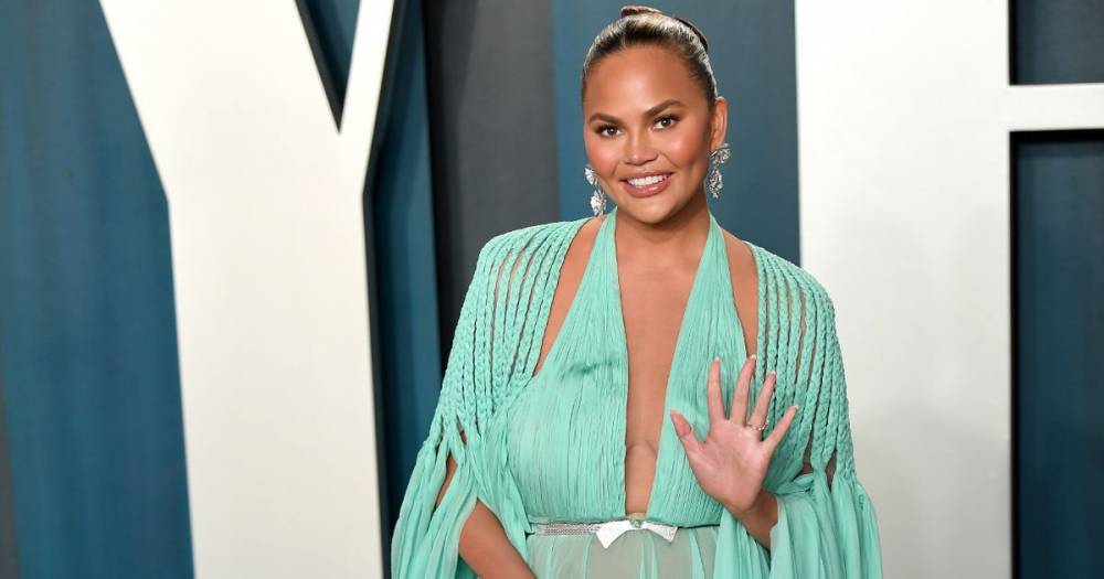 Chrissy Teigen - Chrissy Teigen 'getting her boobs out' as she heads for surgery after Covid test - mirror.co.uk
