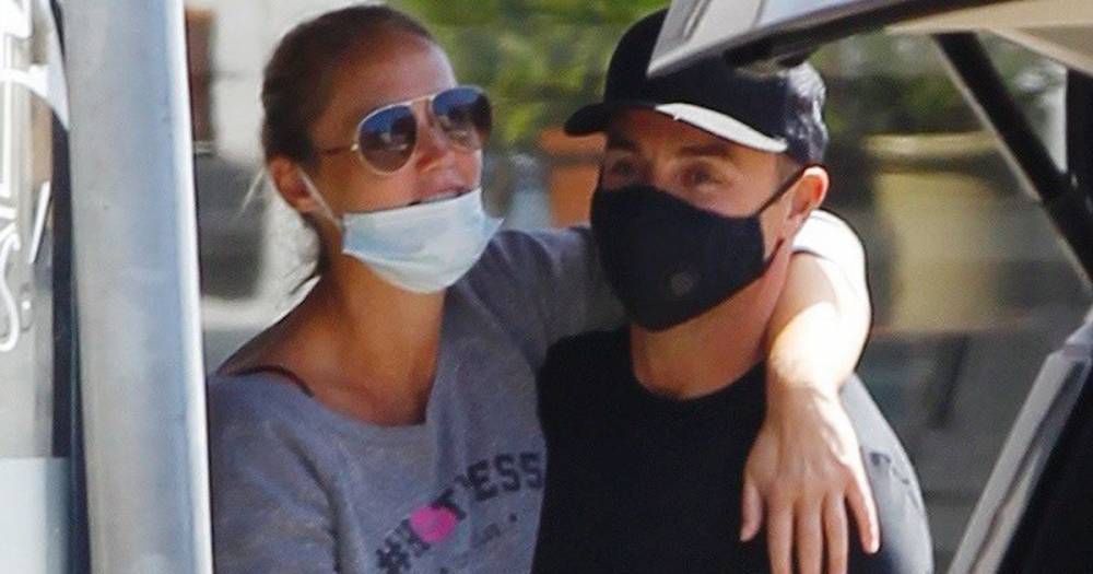 Anne Marie Corbett - Ant McPartlin and girlfriend Anne-Marie Corbett look loved-up as they wear masks on day out - ok.co.uk - Britain