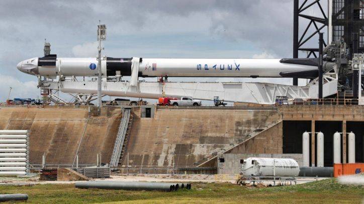 Mike Pence - Bob Behnken - 2 U.S. astronauts suit up for historic SpaceX launch - fox29.com