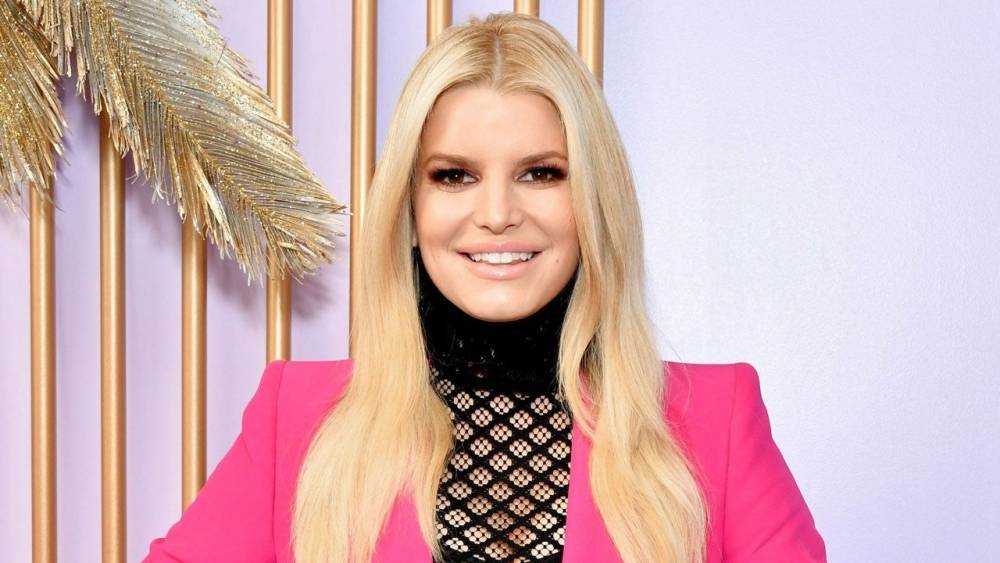 Jessica Simpson - Jessica Simpson Shares Post-Workout Selfie -- and She's Looking Super Fit! - etonline.com