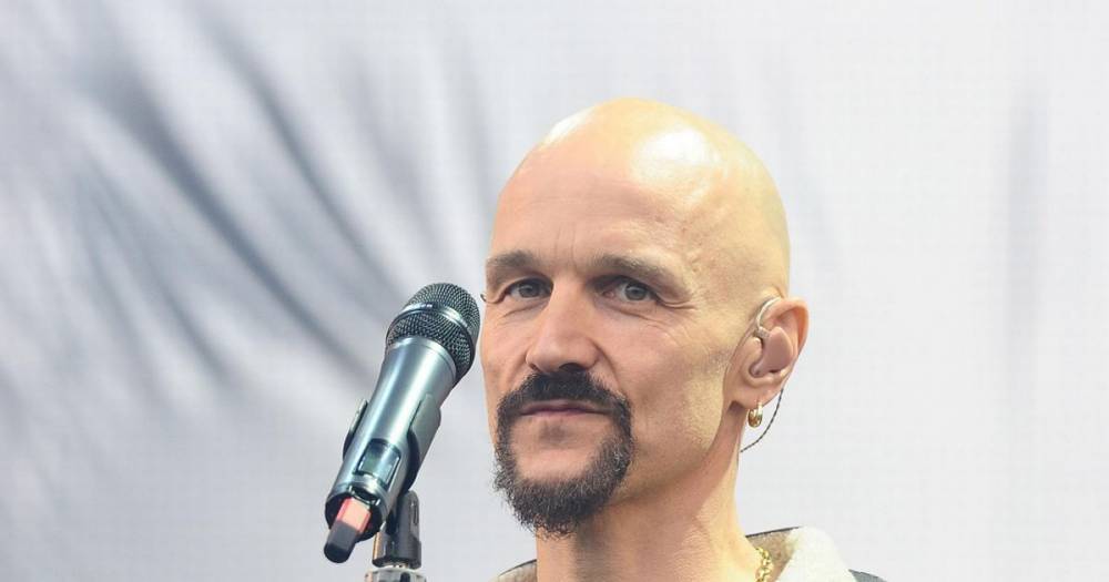 Tim Booth - James singer Tim Booth reveals heartbreaking goodbye to father-in-law who died from COVID-19 - manchestereveningnews.co.uk - Britain - Los Angeles